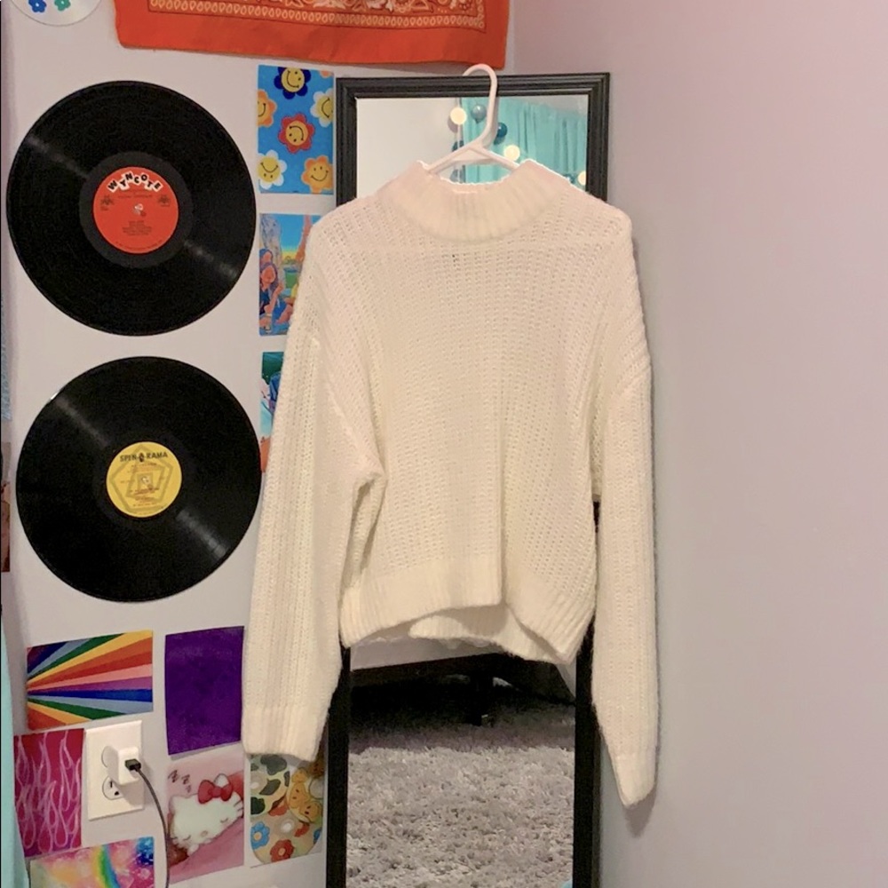 turtle/crewneck crotches white sweater